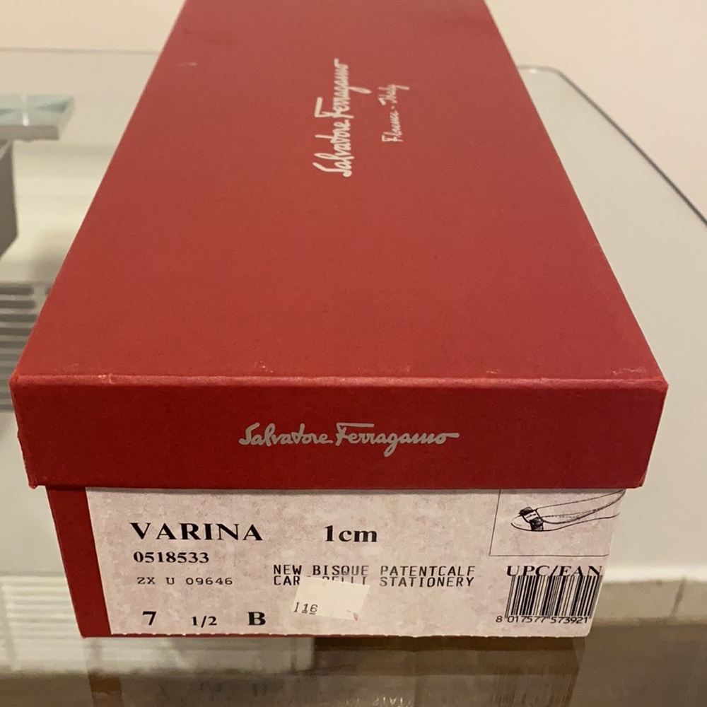 Ferragamo Varina in Nude Size 7.5 B - Picture 3 of 14